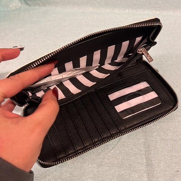 EUC Loungefly Rainbow Mickey Wallet - Picture 6 of 7